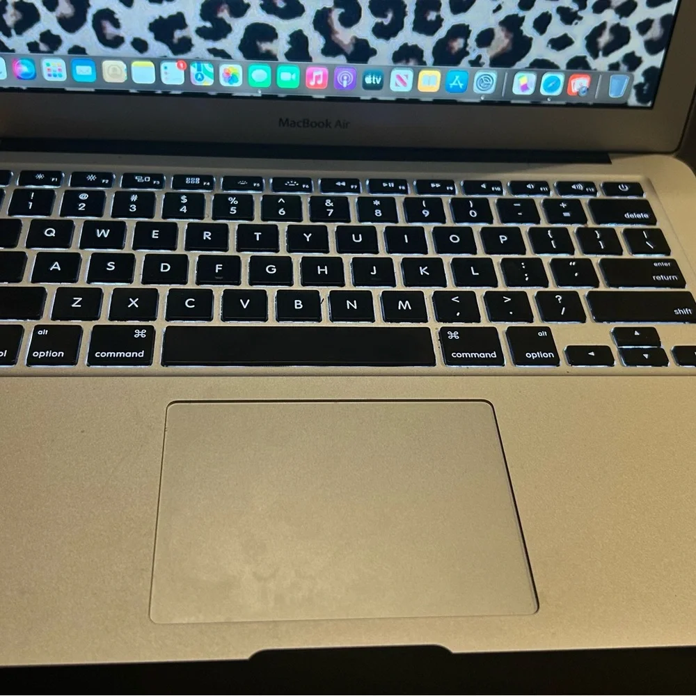 MacBook Air 2015 13” i7 - Great Condition (Small Battery Issue)